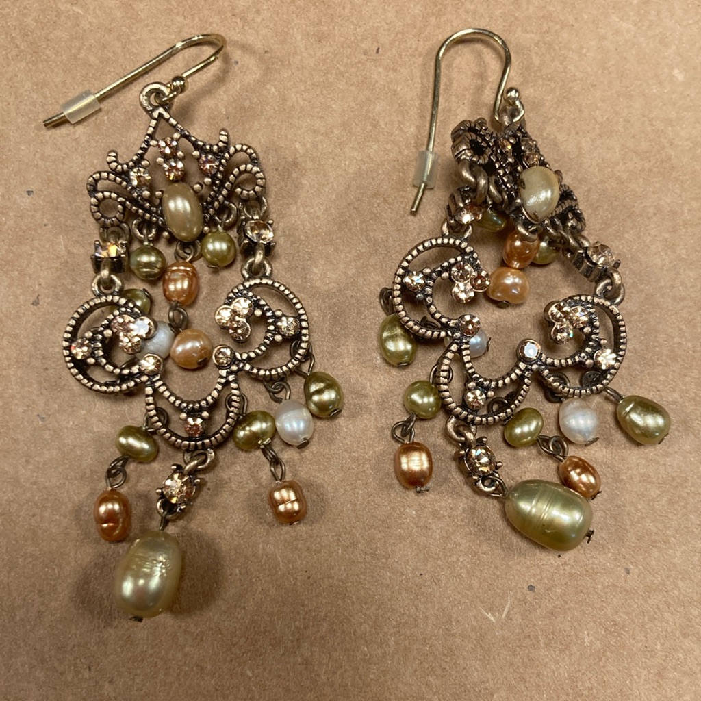 Vintage Freshwater Pearl Chandleer Piercec Earrings 35$